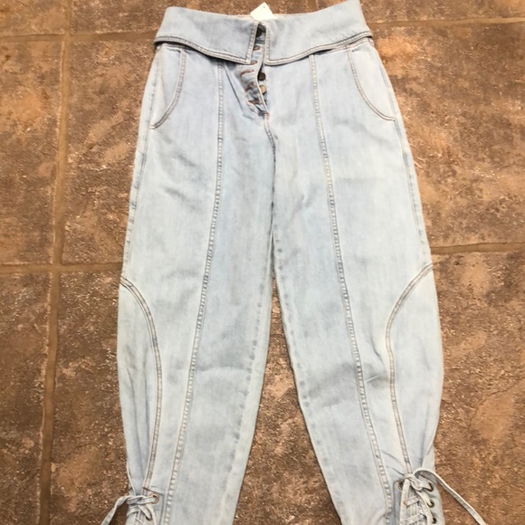 Ulla Johnson Kingston Jean in Light Wash - Picture 6 of 7